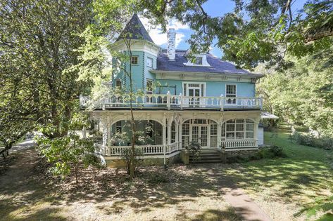 Old Victorian Mansions, Modern Victorian Home, Victorian Home Ideas, Greeneville Tennessee, Farmhouse Victorian, Real Estate Advertising, Historic House, Victorian Mansions, Porch And Balcony