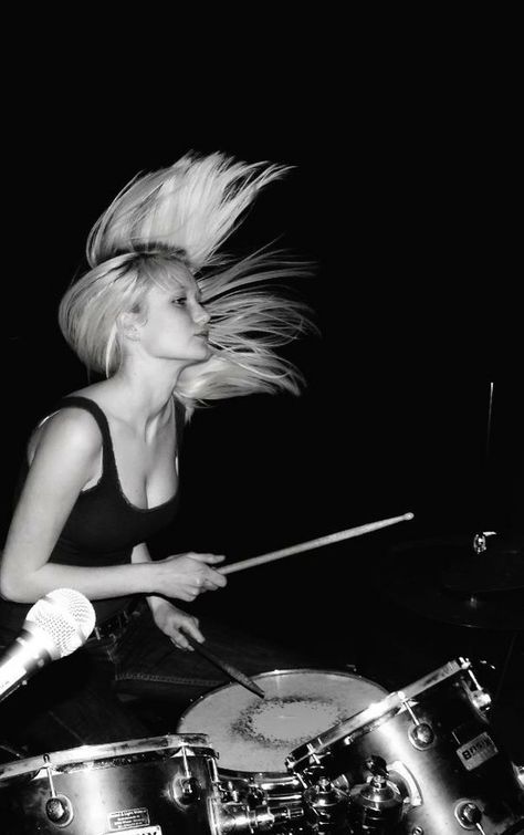 Drummer Aesthetics, Drums Girl, Arte Jazz, Female Drummer, Playing Drums, Rockstar Aesthetic, Drum Music, The Drums, Riot Grrrl