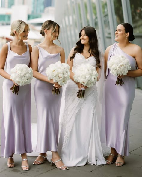 💜 Lilac, violet, or mauve... 💃 Purple bridesmaid dresses are one of the hottest bridesmaids dress trends this year! Purple is versatile and perfect for injecting a punch of colour or a splash of romance to your day. ✨ Click the link in our bio for 25 styling ideas to get inspired: https://onefabday.com/purple-bridesmaid-dresses/ Photo 1: @aarondelesie Photo 2: @annagphotography_ Photo 3: @jenhuangbogan Photo 4: @milkhoneycreative Photo 5: @elizabethsellersphoto Photo 6: @janawilliamsp... Lilac Bridesmaid Satin Dresses, Grey Purple Bridesmaid Dresses, Maid Of Honor Dress Lavender, Lavender Purple Bridesmaid Dresses, Lilac Wedding Dress Bridesmaids, Lavender Satin Bridesmaid Dresses, Lavender Bridesmaids Dresses, Satin Lavender Bridesmaid Dresses, Lilac Satin Bridesmaid Dresses