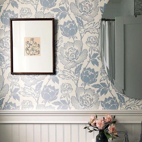 Farrow & Ball Living Room Farrow And Ball, Farrow And Ball Wallpaper, Farrow And Ball Living Room, Glamorous Bathroom, Hallway Wallpaper, Ball Wallpaper, Painting Tile Floors, Romantic Floral Print, Peony Wallpaper