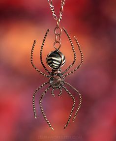 Wire Creatures, Orb Weaver Spider, Wire Animals, Orb Weaver, Spider Pendant, Spider Jewelry, Diy Ring, Bijoux Fil Aluminium, Diy Jewelry Inspiration