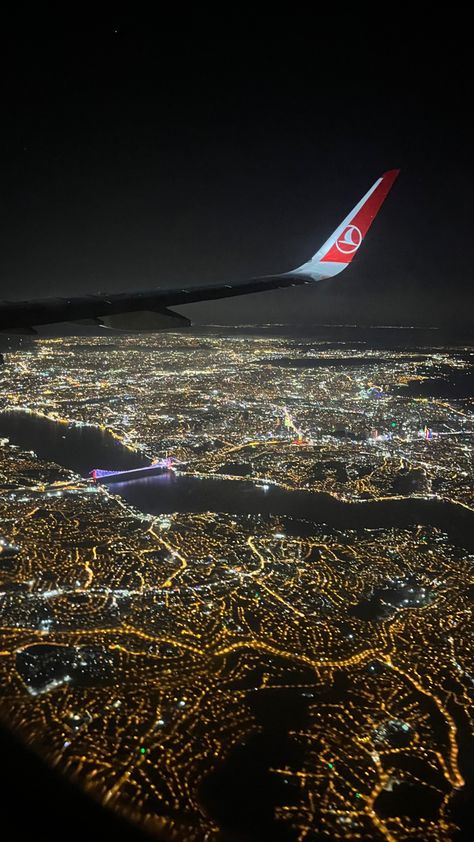 Istanbul Airport, Airport Aesthetic, Aviation World, Travel Picture Ideas, South Korea Travel, Airport Travel, Korea Travel, Foto Ideas Instagram, Night Aesthetic