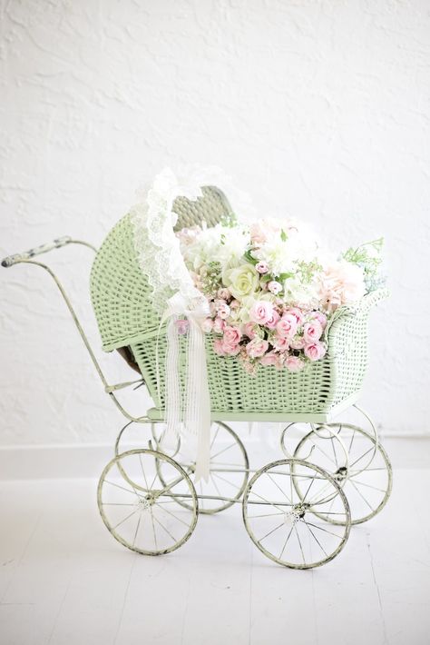 Aesthetic Carriage, Vintage Stroller Decor, Baby Carriage Centerpiece, Vintage Stroller With Flowers, Vintage Baby Carriage With Flowers, Baby Rocking Chair, Vintage Rocking Chair, Cheap Baby Shower, Baby Buggy