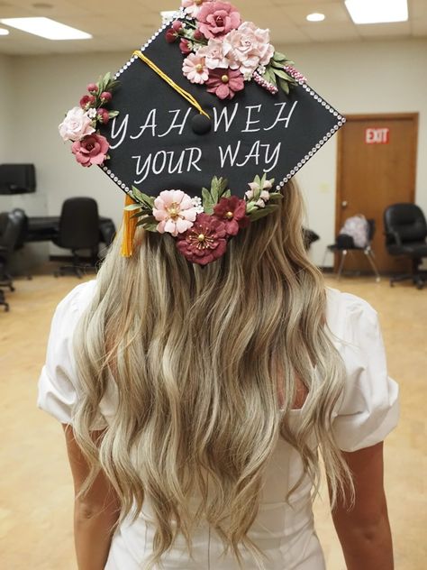 Graduation Cap Ideas Flowers, Embroidered Graduation Cap, Graduation Cap Floral, Flowers Grad Cap, Floral Grad Cap, Flowery Graduation Caps, Grad Cap Decorated, Graduation Flowers, Cap Decoration