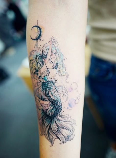 Mermaid Tattoo Ideas, Watercolor Mermaid Tattoo, Siren Tattoo, Mermaid Tattoo Designs, Back Of Shoulder Tattoo, Disney Tattoo, Irezumi Tattoos, Geniale Tattoos, Mermaid Tattoo