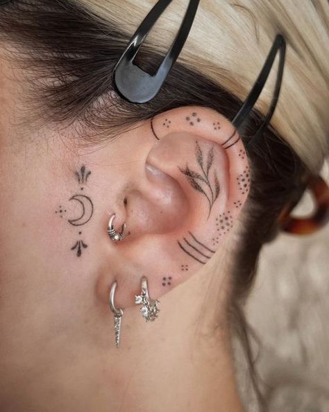 𝐌𝐞𝐥 on Instagram: "Merci Déborah d’avoir adopté ce flash, pour ta confiance et ce chouette moment 👂🏼✨#handpokedtattoo •No machine• . . . #handpoketattoo #tattooparis #paristattoo #flashoftheday #eartattoo #ornamentaltattoo #ornamenttattoo #flashtattoo #eartattoos #dotworktattoo #stickandpoke #sticknpoke #tattooart #tattoolove #paristattoo #tattooparis #handpokeparis #facetattoo" Ear Line Tattoo, Line Tattoo Meaning, Tragus Tattoo, Inner Ear Tattoo, Small Face Tattoos, Face Tattoos For Women, Stick Poke Tattoo, Ear Tattoo Ideas, Dot Tattoos