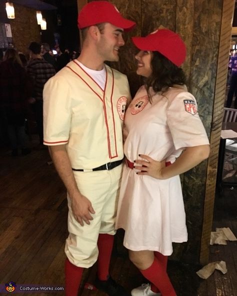 Couple Costume Easy, Baseball Halloween Costume, Baseball Costumes, Costumes For Couples, Movie Halloween Costumes, Boho Waves, A League Of Their Own, League Of Their Own, Famous Babies