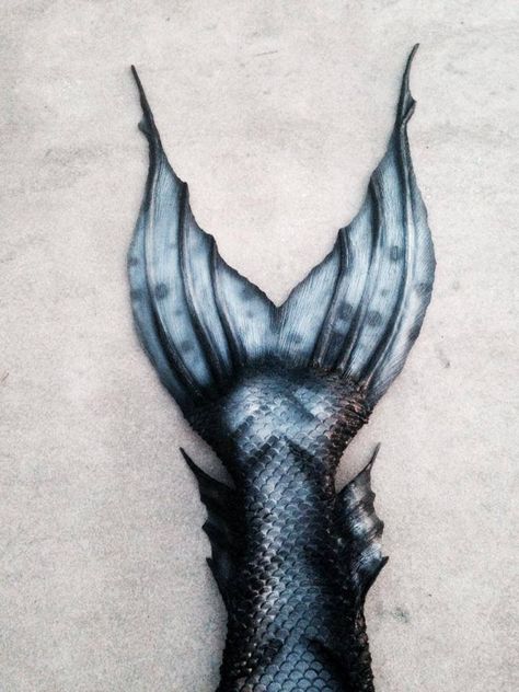 The Mertailor - mermaid tail <3 Blue Mermaid Tail Aesthetic, Dark Blue Mermaid Tail, Siren Tail, Evil Mermaids, Silver Mermaid Tail, Realistic Mermaid Tails, Blue Mermaid Tail, Mermaids Kissing, Peter And The Starcatcher