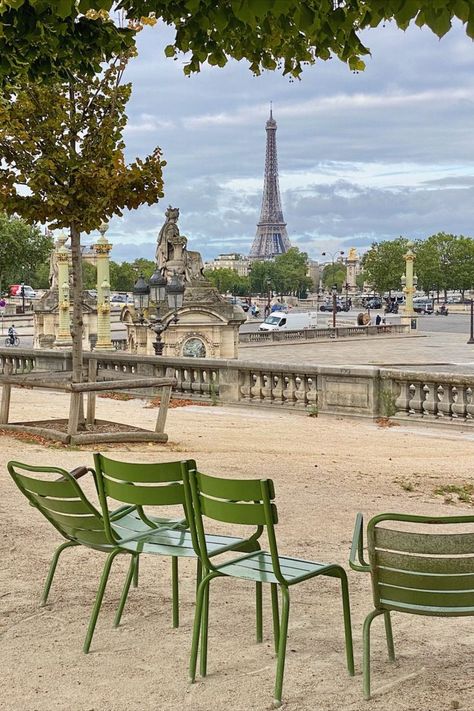 place de la concorde from the tuileries in Paris Paris Garden, Paris Rooftops, Tuileries Garden, Vision Board Wallpaper, Jardin Des Tuileries, Paris Aesthetic, Travel Wishlist, Europe Summer, Paris Photos