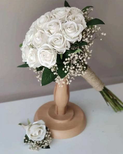 Wedding Bucket Flowers Brides, Bride Bucket Flowers, Wedding Bucket Flowers, Wedding Flower Alternatives, Wedding Bucket, Simple Wedding Bouquets, Muslim Wedding Photography, Diy Bridal Bouquet, Wedding Decor Photos