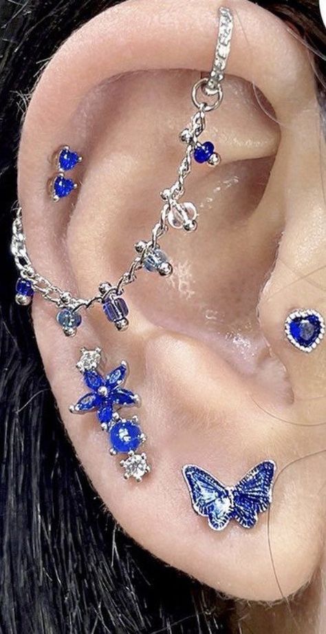 Ear Piercing Ideas Aesthetic, Pretty Piercings, Piercing Inspiration, Piercing Daith, Ear Peircings, Piercing Inspo, Cool Ear Piercings, Pretty Ear Piercings, Cool Piercings