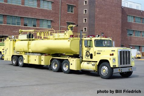 Boeing Fire Department – KansasFireTrucks.com American Ambulance, Tanker Yanker, Firefighter Photography, Fire Trucks Pictures, American Trucks, Wildland Firefighter, Volunteer Fire Department, Train Truck, Fire Equipment