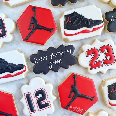 Jordan Cookies Decorated, Sneaker Ball Cookies, Jordan Cookies, Sneaker Cookies, Basketball Cookies, Shoe Cookies, 40th Birthday Party Decorations, Ball Birthday Parties, 13 Birthday Cake