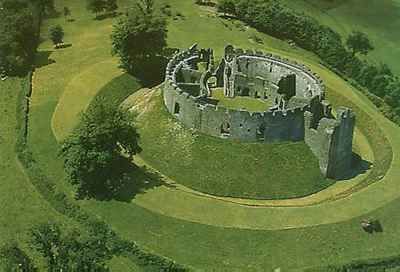 Restormel Castle is a Norman stone ringwork and bailey fortress, founded by Baldwin fitz Turstin, Sheriff of Cornwall. Description from castleuk.net. Lostwithiel Cornwall, Restormel Castle, Cornwall Castle, Ancient Britain, Circular Buildings, British Castles, Castles In Ireland, English Castles, Castle Mansion