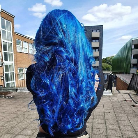 BESERK on Instagram: “💙 @danielaa_alba has the most enchanting locks thanks to Poseidon by Arctic Fox! 💙 ⁠ 💙 Shop here>> www.beserk.com.au/arctic-fox ⁠ .⁠ .⁠ .⁠…” Arctic Fox Blue, Arctic Fox Poseidon, Plum Red Hair, Light Red Hair Color, Blue Curls, Fox Hair Color, Light Red Hair, Shades Of Red Hair, Natural Girls