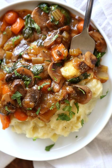 Vegan Mushroom Bourguignon, Vegetarische Diners, Mushroom Bourguignon, Wraps Vegan, Resep Vegan, Vegan Richa, Cauliflower Mash, Vegan Mushroom, Nut Free Recipes