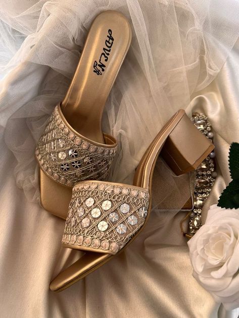 Bridal Sandals Heels, Wedding Sandals For Bride, Indian Sandals, Sneakers Wedding, Bridal Wedges, Elegant Shoes Heels, Indian Wedding Shoes, Bride Heels, Wedding Shoes For Bride