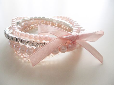 Elegant Pink Pearl Bracelet As A Gift, Elegant Pink Pearl Bracelet Gift, Pink Pearl Bracelet For Wedding, Pearl And Ribbon Bracelet, Elegant Pink Crystal And Pearl Bracelet, Shabby Chic Accessories, Bangles Diy, Hand Chain Jewelry, Pink Pearl Bracelet