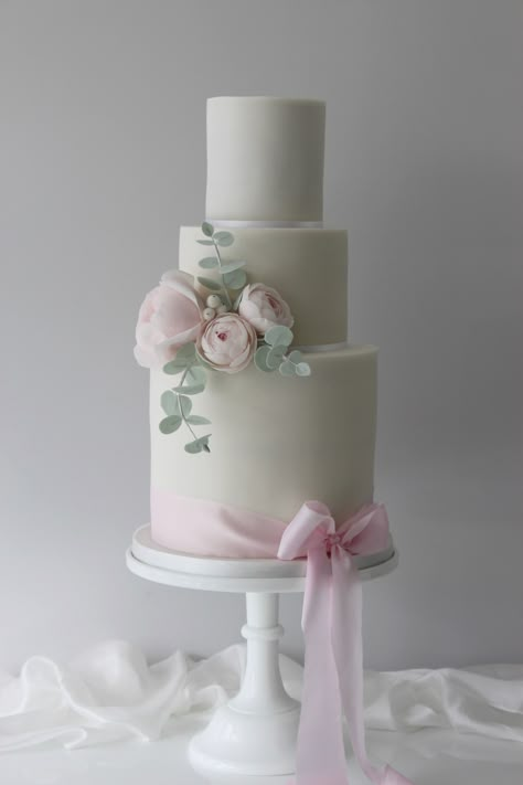 How gorgeously elegant is this cake from Julies Scrumptious Cake Design? Bespoke luxury wedding cakes and wedding favours lovingly handcrafted by Julie in her studio in Broughty Ferry, Dundee. All made with the best of ingredients, to ensure that every cake and sweet treat tastes as good as it looks. Wedding Cake With Fondant Flowers, Wedding Fondant Cake, Wedding Cake With Gumpaste Flowers, Wedding Cake With 3d Flowers, Wedding Cake Intricate Piping, Fondant Ruffle Wedding Cake, Orchid Boutonniere, Wedding Cake Simple Elegant, Broughty Ferry