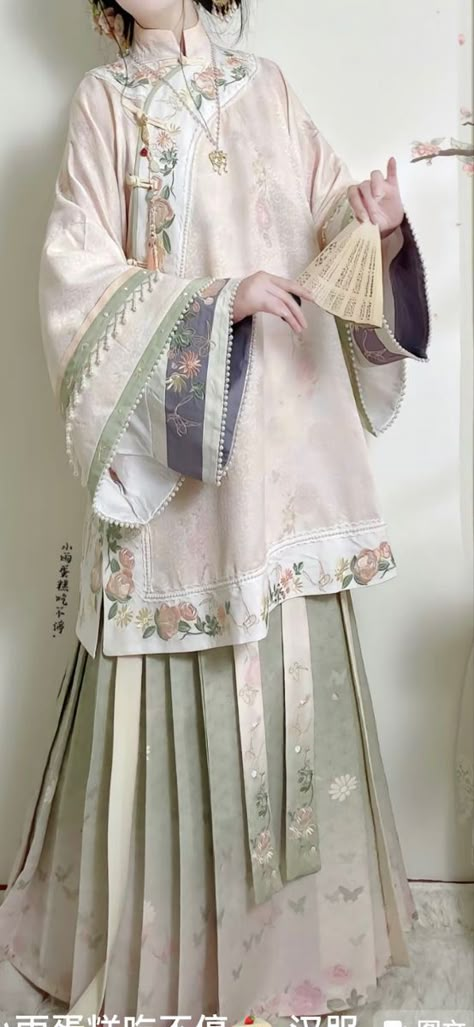 Traditional Chinese Outfit For Women, Chinese Ming Dynasty Clothing, Traditional Dresses Chinese, Qing Dynasty Clothing Woman, Qing Dynasty Hanfu, Chinese Hanfu Drawing, Chinese Cultural Clothing, Ming Dynasty Clothing For Women, Japanese Princess Kimono