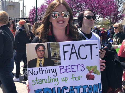 Teacher Strike Sign Ideas, Picket Signs, Teachers Strike, Protest Signs, Class Projects, Education Poster, Trunk Or Treat, Teacher Humor, Funny Signs