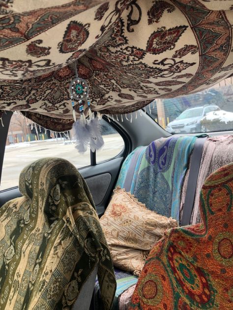 Tapestry Car Roof, Green Themed Car Interior, Interior Car Painting, Vintage Car Interior Aesthetic, Persian Rug Car Mat, Hippy Car Aesthetic, Car Exterior Aesthetic, Tapestry In Car Roof, Car Tapestry Ceiling