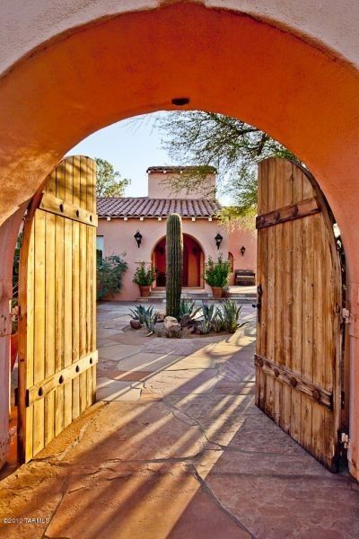 Mexican Courtyard, Hacienda Homes, Mexican Hacienda, Hacienda Style Homes, Mexico House, Casa Country, Mediterranean Home Decor, Spanish Style Home, Casas Coloniales