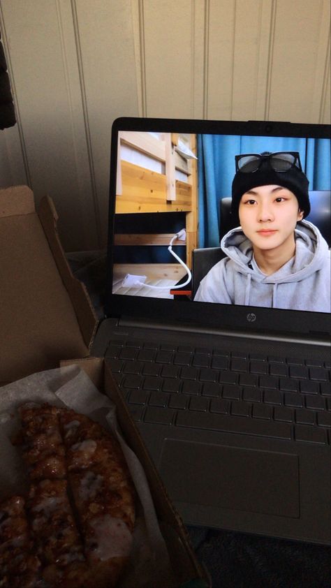 Jungwon Boyfriend Material Laptop Wallpaper, Enhypen Laptop, Enhypen Jungwon Desktop Wallpaper, Yang Jungwon Laptop Wallpaper, K Drama Watching In Laptop, Engene Aesthetic, Jungwon With Camera, Girl Therapy, Safe Place