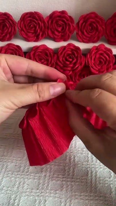 DIY crepe paper flowers #handmade #handmadegifts #flowers #gift #paper #rose #handmadecraft #craft Newspaper Roses Diy, Crepe Paper Roses Diy, Crepe Paper Decorations Diy, How To Make Crepe Paper Flowers, Crepe Flowers Diy, Kissing Ball Diy, Crepe Roses, Paper Crepe Flowers, Streamer Flowers