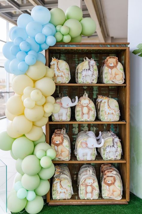 Jungle Birthday Cakes, Festa Safari Baby, Safari Baby Shower Decorations, Jungle Balloons, Baby Birthday Decorations, Jungle Birthday Party, Mickey Safari, Baby Boy Cakes, Safari Birthday Party