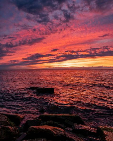 Lake Erie Aesthetic, Nat Aesthetic, Greece Wallpaper, Sunrise Tattoo, Easy Jet, Red Sunset, National Photography, Painting Inspo, Scenic Beauty