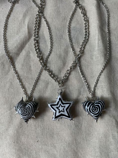 Clay Crafts Y2k, Clay Crafts Alt, Y2k Emo Jewelry, Clay Y2k Ideas, Star Necklace Y2k, Y2k Jewelry Diy, Clay Star Necklace, Clay Goth Ideas, Y2k Clay Ideas