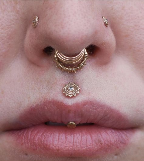 Jestrum Piercing, 3 Lobe Piercings, Ear Styling, Pretty Piercings, Grey Sapphire, Piercing Inspiration, Face Jewelry, Ear Style, Pin Up Tattoos