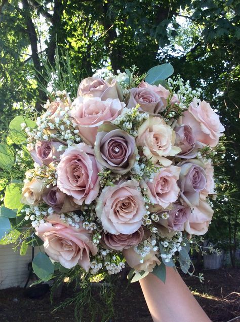 Petals Warwick.... Amnesia & Quicksand Roses Bridal Bouquet designed for Melissa D. Quicksand Rose Wedding, Quicksand Rose, Rose Centerpieces Wedding, Amnesia Rose, Purple Fall Wedding, Amelia Rose, Rose Bridal Bouquet, Dusty Rose Wedding, Rose Wedding Bouquet