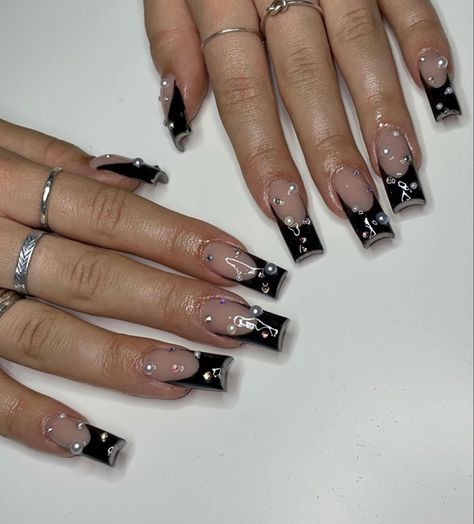 Prom Checklist, Black Chrome Nails, Luv Nails, Chrome Nails Designs, Makeup Nails Art, Anime Nails, Goth Nails, Grunge Nails, Dope Nail Designs