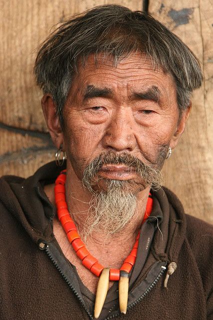 india - nagaland by Retlaw Snellac, via Flickr Konyak Naga, Patchy Beard, Mughal Empire, Northeast India, India Dress, Indigenous Community, Portrait Sketches, Ways Of Seeing, African Men