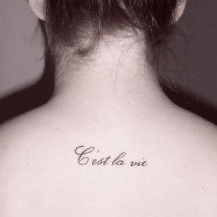 56 Impossibly Pretty And Understated Tattoos Every Girl Will Fall In Love With La Vie Tattoo, Tatoo 3d, Little Tattoos, Tattoo Lettering, Skin Art, Piercing Tattoo, Love Tattoos, Get A Tattoo, Tattoo You