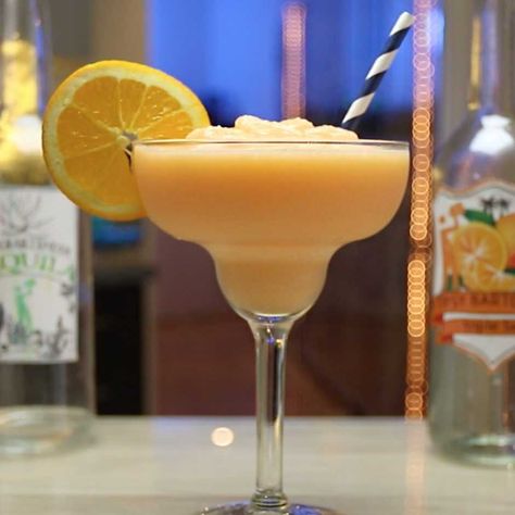 Lime Cocktail Recipes, Sweet Drinks Recipes, Fruity Cocktail Recipes, Tequila Drinks Recipes, Bartender Drinks Recipes, Frozen Drink Recipes, Flavored Margaritas, Orange Dessert, Creamy Cocktails