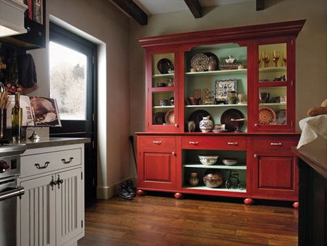 Kitchen Hutches, Red Painted Furniture, Corner Hutch, Cocina Shabby Chic, Muebles Shabby Chic, Buffet Makeover, Creative Elements, Red Furniture, Kitchen Hutch