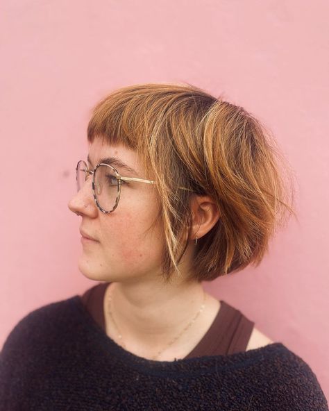 Short Textured Bob Straight Hair, Arty Haircuts, Long Lesbian Hairstyles, Queer Long Haircut, Mid Length Queer Haircuts, Queer Bob Hairstyle, Curly Queer Hairstyles, Queer Women Hair, Queer Shag Haircut