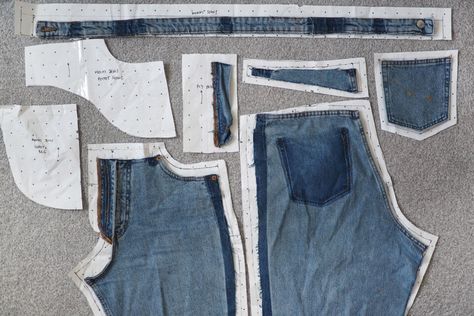 Compare jeans pattern pieces to these to achieve possible mom jeans. Sew Jeans Pattern, Free Jeans Sewing Pattern, Jeans Pattern Sewing, Jean Pattern, Jeans Refashion, Cloth Patterns, Diy Clothes Patterns, Jeans Pattern, Trousers Pattern