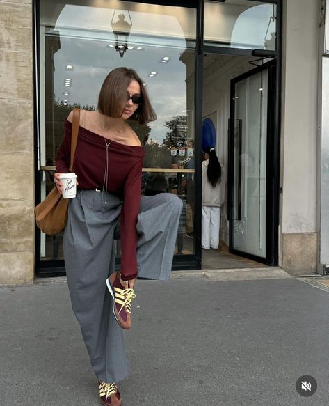 Burgundy Sneakers Outfit, Brown Trousers Outfit Women, Burgundy Top Outfit, 25 Aesthetic, Ootd Autumn, Office Fits, Trendy Fall Fashion, Outfit Ideas Fashion, Burgundy Outfit