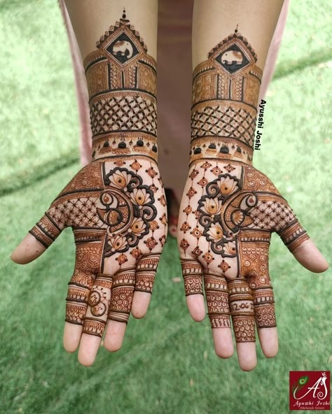 New Stylish Mehndi Designs Front Hand, Designer Mehendi, Design Mehendi, Mehendi Ideas, Short Mehndi Design, Engagement Mehndi, Mehndi Designs Bridal, Bridal Mehendi Designs Hands, Mehndi Designs Bridal Hands