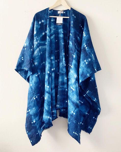 Indigo People, Shibori Fashion, Cardigan With Jeans, Mode Batik, Shibori Dress, Fashion Kimono, Ladies Kurti, Beach Coverups, Linen Blanket