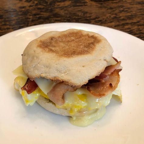 Bacon And Egg English Muffins, English Muffin Breakfast Sandwich, English Muffin Breakfast, Bacon Egg Muffins, Bacon Gravy, Bacon Egg Cheese, Sourdough English Muffins, Egg Muffins Recipe, English Muffin Recipes