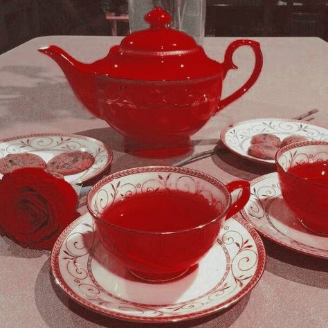 #aesthetic #red #tea #rose Red Filter, Peach Aesthetic, Cherry Wine, Aesthetic Red, Red Tea, Tea Rose, Foto Ideas Instagram, Red Aesthetic, White Aesthetic