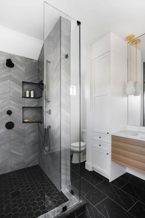 Tiled Shower Bathroom, Bathroom Interior Design Modern Grey, Black Bathroom Floor, Black Marble Bathroom, Gray Shower Tile, Black Tile Bathrooms, Farmhouse Grey, Bathroom Interior Design Modern, Marble Tile Bathroom