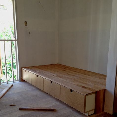 bed plinth for single bed WEST END COTTAGE: Reno - Week 26 Making A Closet In A Room, Work Space In Bedroom, Bed Cubby, Diy Seng, Unique Tiny Home, Tiny House Bed, Tiny Home Ideas, Workers Cottage, Tiny House Hacks