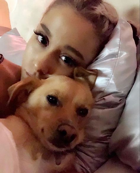 Ariana Grande Kiss, Ariana Grande Selfie, Ariana Grande Icons, Ariana Rares, Sweetener Era, Ariana Instagram, Animal Rescue Center, Dog Filter, Ariana Grande Gif