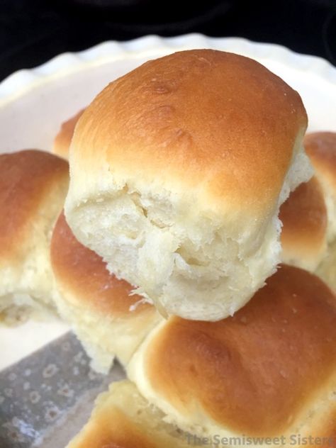 Dinner Rolls Dairy Free Dairy Free Biscuits, Dinner Roll Recipe, Dairy Free Bread, Quick Rolls, No Yeast Dinner Rolls, Homemade Buns, Dinner Roll, Homemade Rolls, Dairy Free Dinner